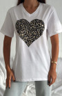 Büyük Beden Beyaz Kalp Desenli V-Yaka T-Shirt Büyük Beden Beyaz Kalp Desenli V-Yaka T-Shirt
