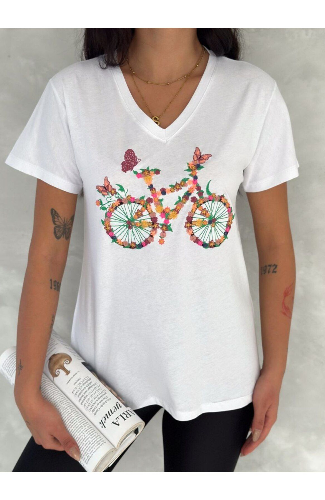 Bisiklet Desenli V-Yaka T-Shirt Bisiklet Desenli V-Yaka T-Shirt