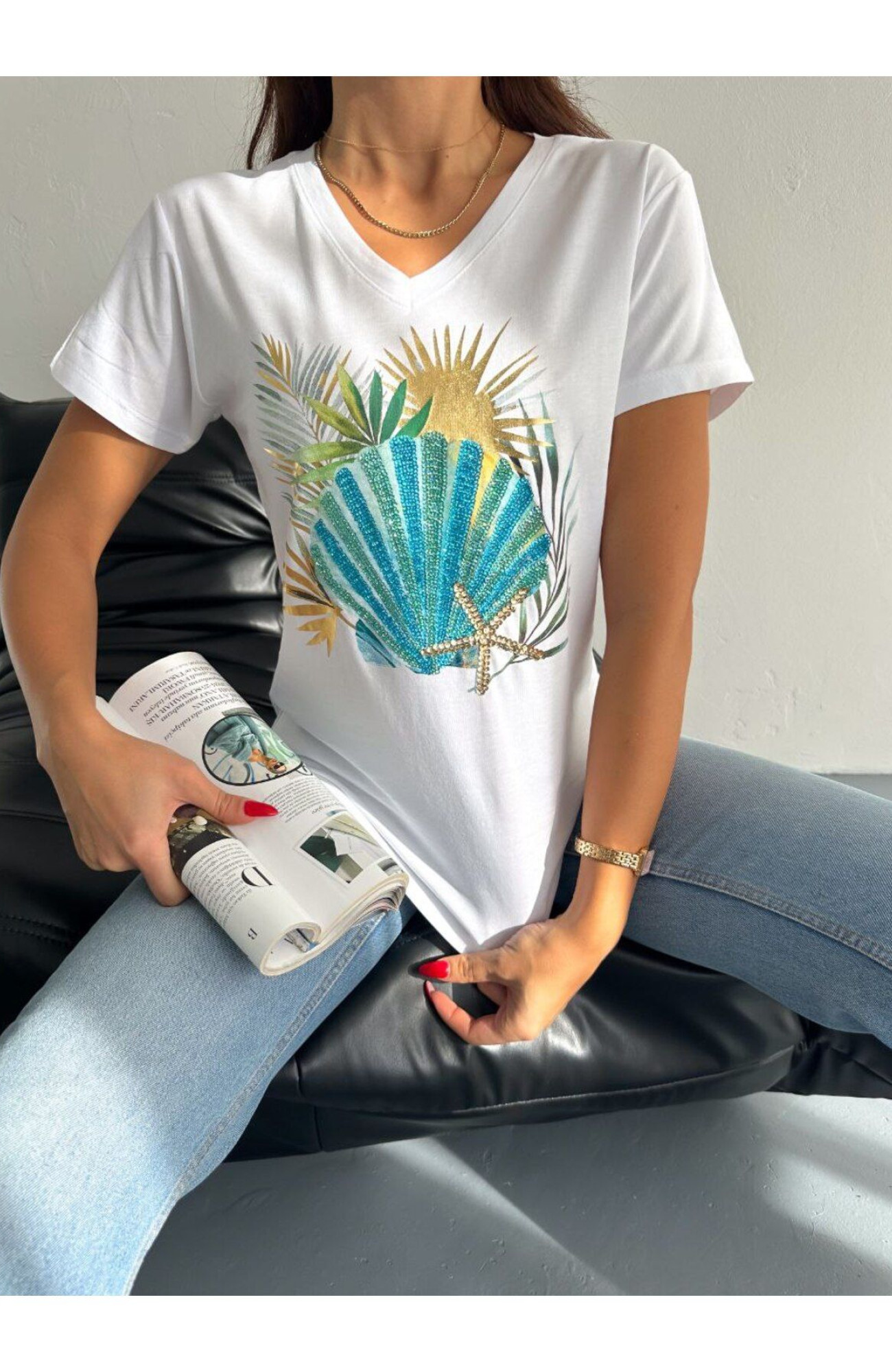 İnci Desenli V-Yaka T-Shirt İnci Desenli V-Yaka T-Shirt