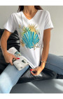 İnci Desenli V-Yaka T-Shirt İnci Desenli V-Yaka T-Shirt