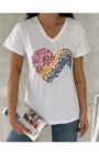 Kalp Desenli V-Yaka T-Shirt Kalp Desenli V-Yaka T-Shirt