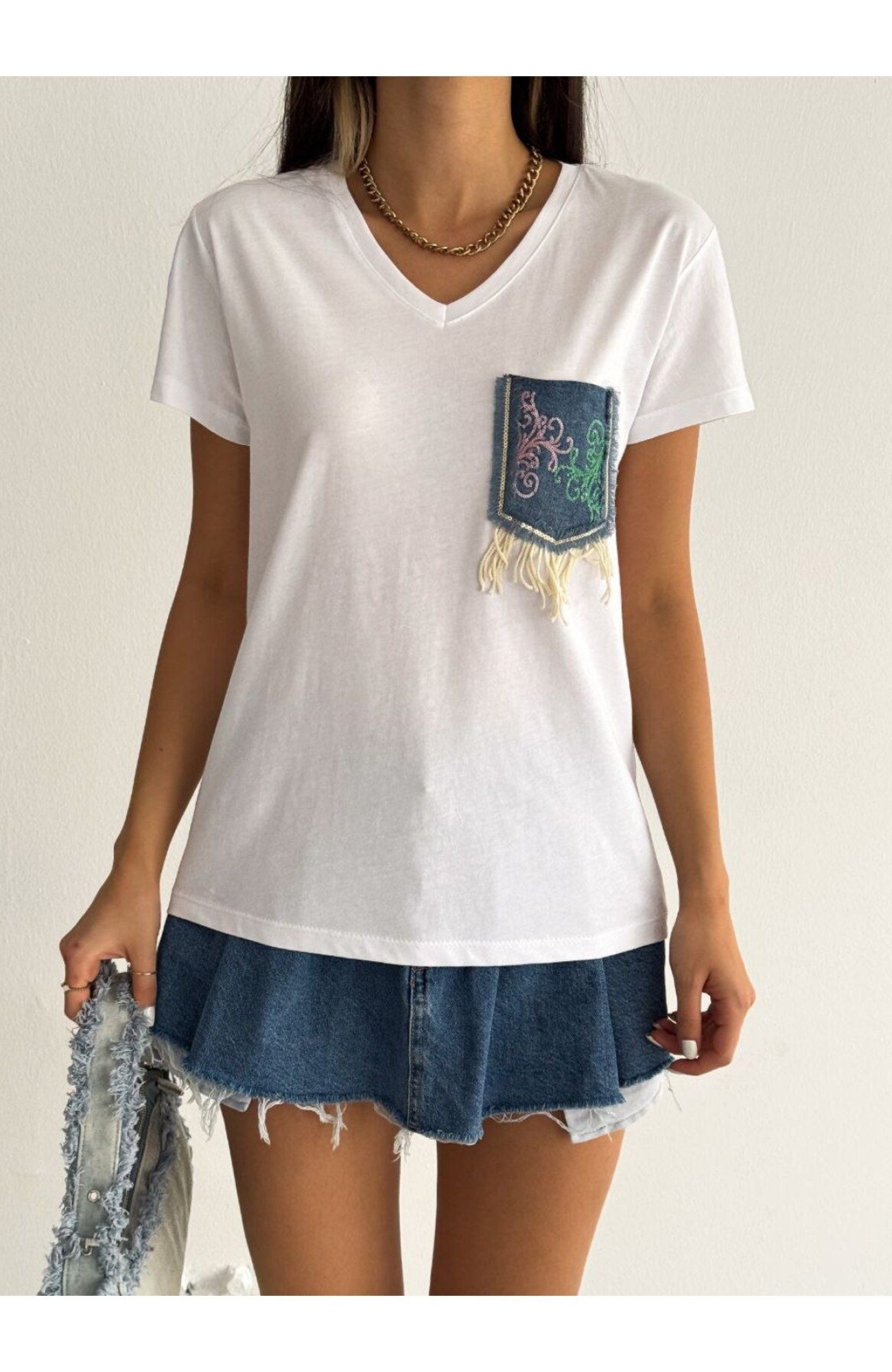 Kot Cep Desenli V-Yaka T-Shirt Kot Cep Desenli V-Yaka T-Shirt