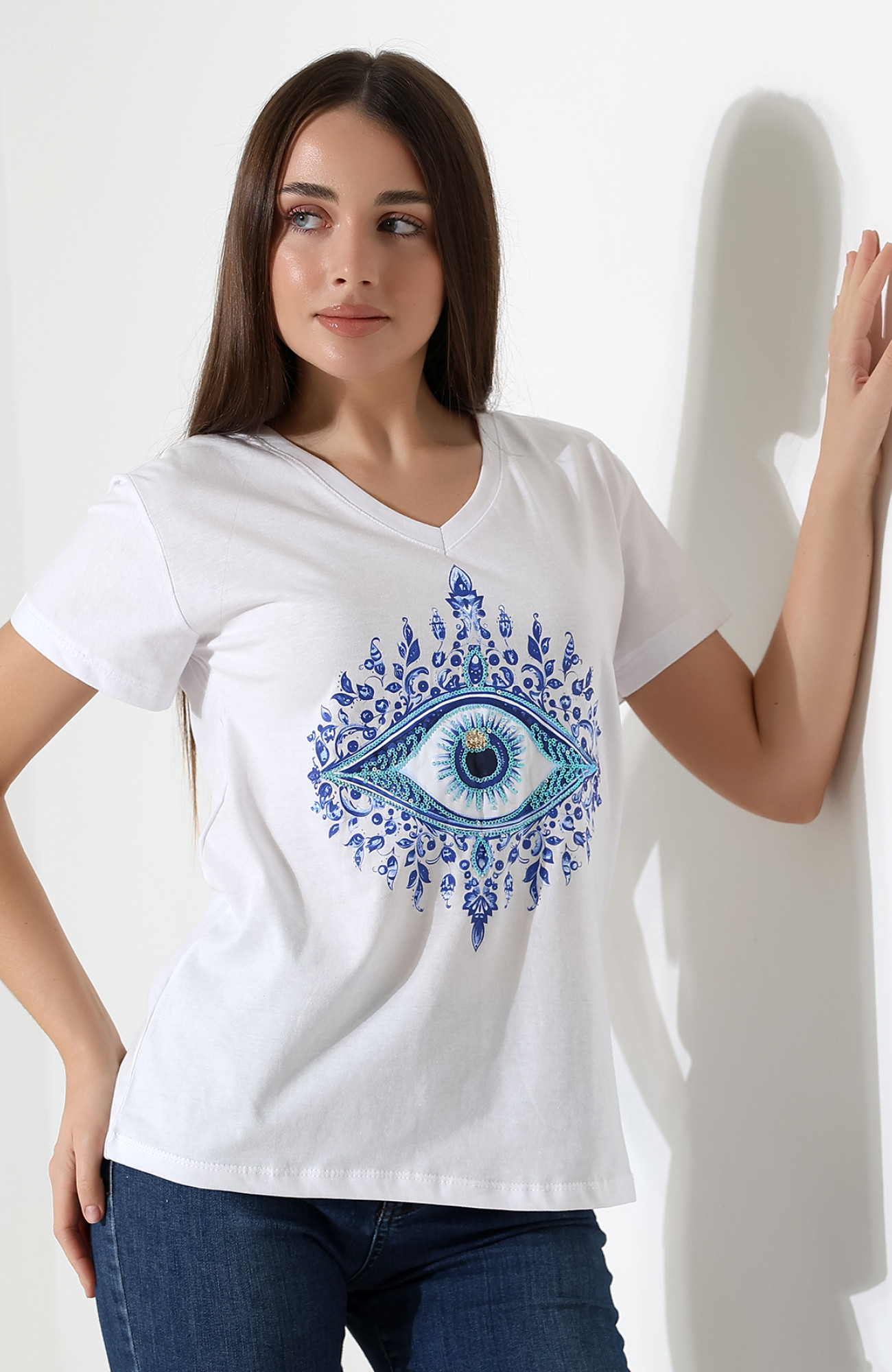 Mavi Göz Desenli V-Yaka T-Shirt Mavi Göz Desenli V-Yaka T-Shirt