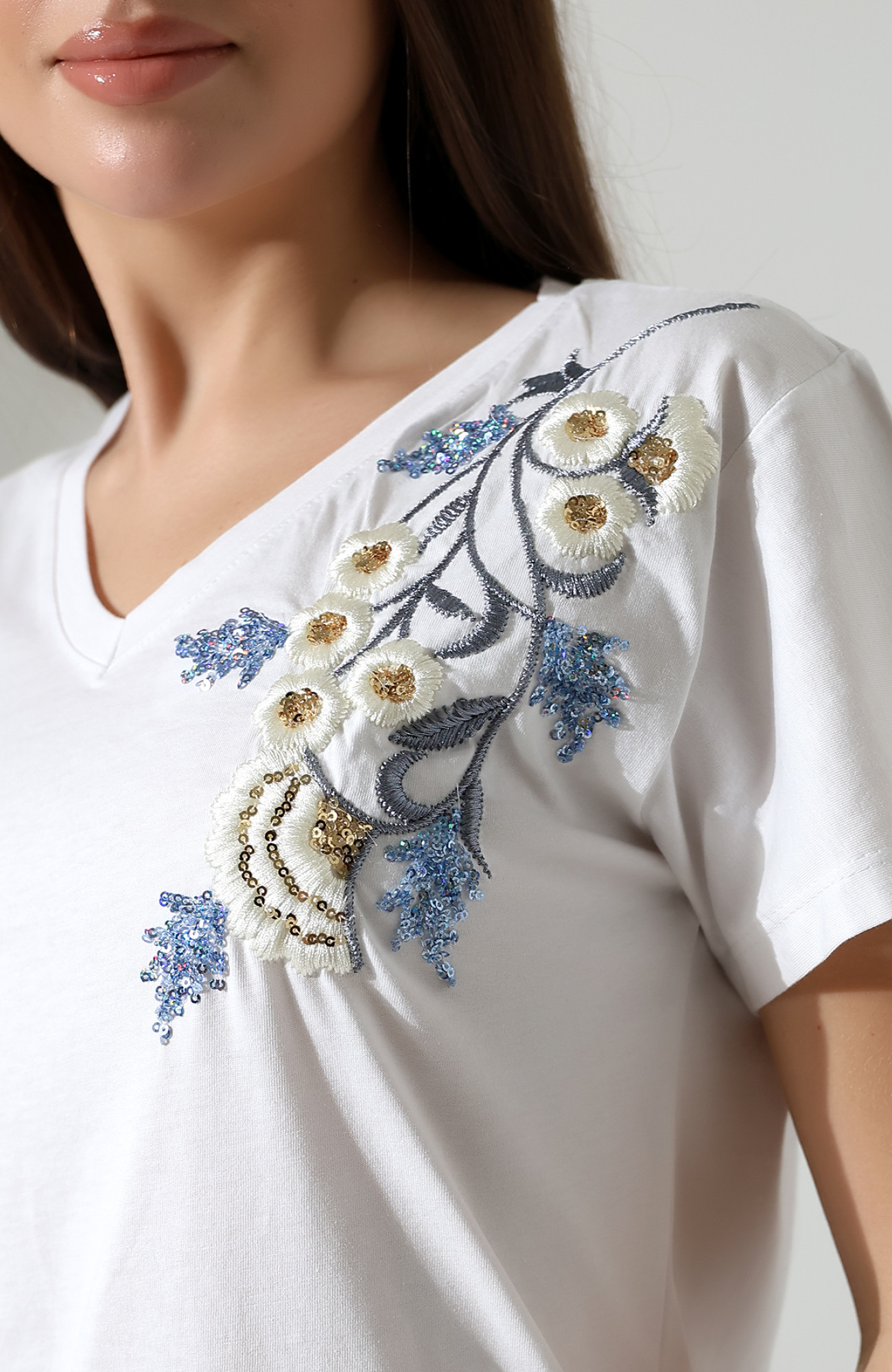 Papatya Desenli V-Yaka T-Shirt Papatya Desenli V-Yaka T-Shirt