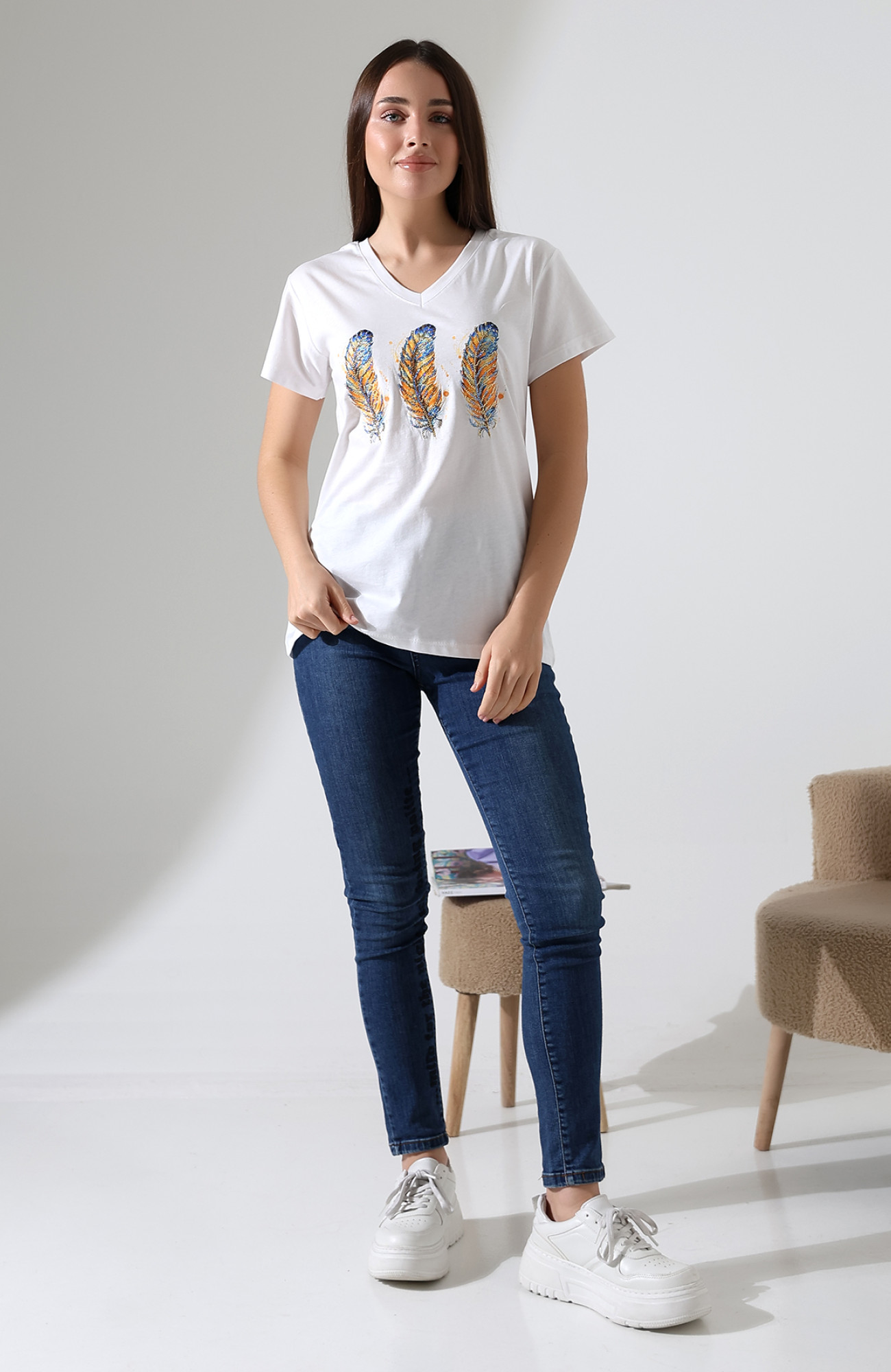 Sarı Tüy Desenli V-Yaka T-Shirt Sarı Tüy Desenli V-Yaka T-Shirt