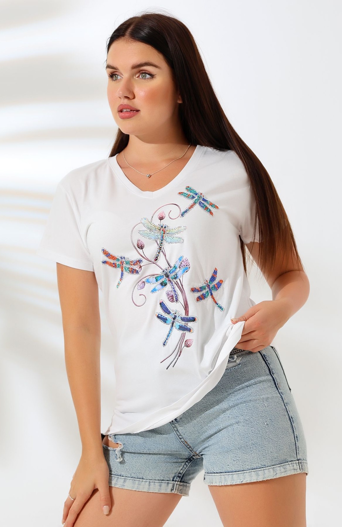 Yusufçuk Desenli V-Yaka T-Shirt Yusufçuk Desenli V-Yaka T-Shirt