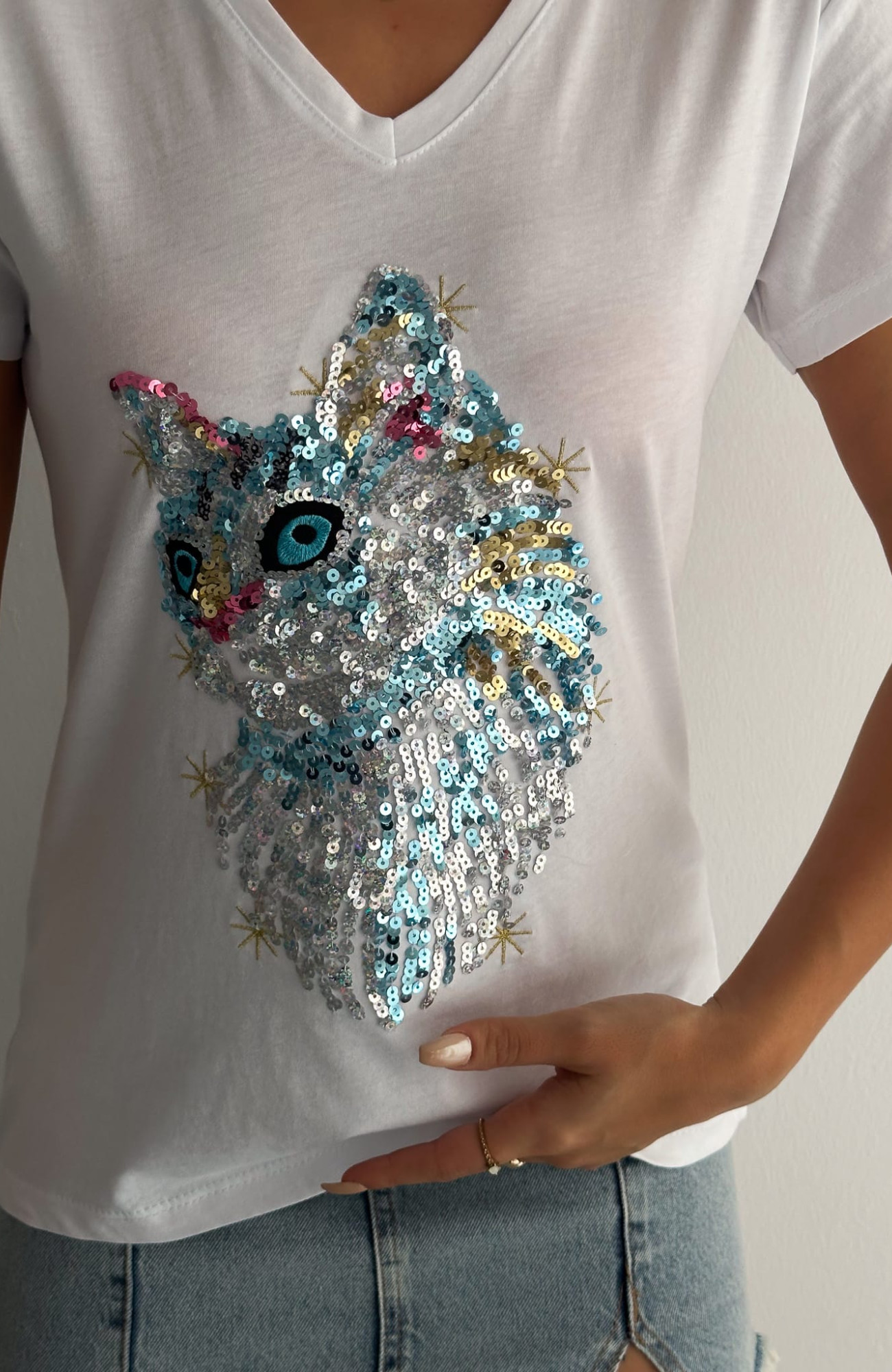 Kedi Desenli Pul Payet V-Yaka T-Shirt 